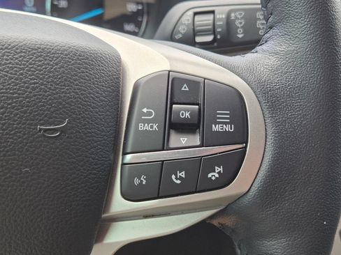 Used 2023 Ford Explorer XLT AWD/4WD image 24