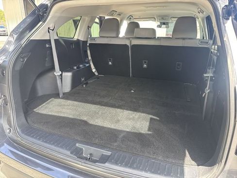 Used 2022 Toyota Highlander L FWD image 13