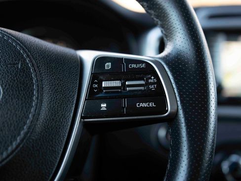 Used 2019 Kia Sorento SX image 7