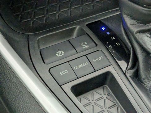 Certified 2022 Toyota RAV4 XLE FWD image 23