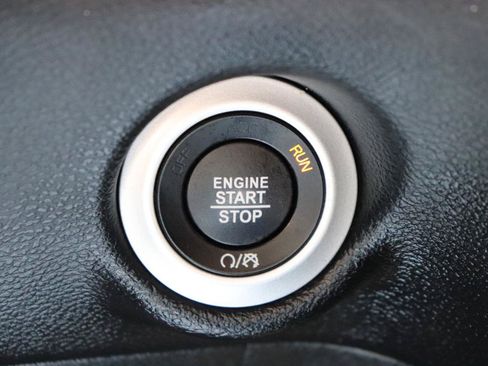 Used 2026 Chrysler Pacifica Select FWD image 52