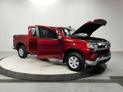 Used 2023 Chevrolet Silverado 1500 LT AWD/4WD image 10