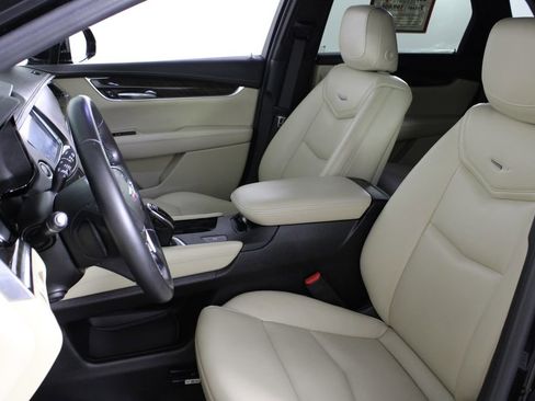 Used 2019 Cadillac XT5 FWD image 19