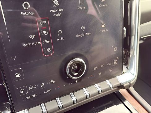 Used 2025 GMC Yukon XL Denali image 18