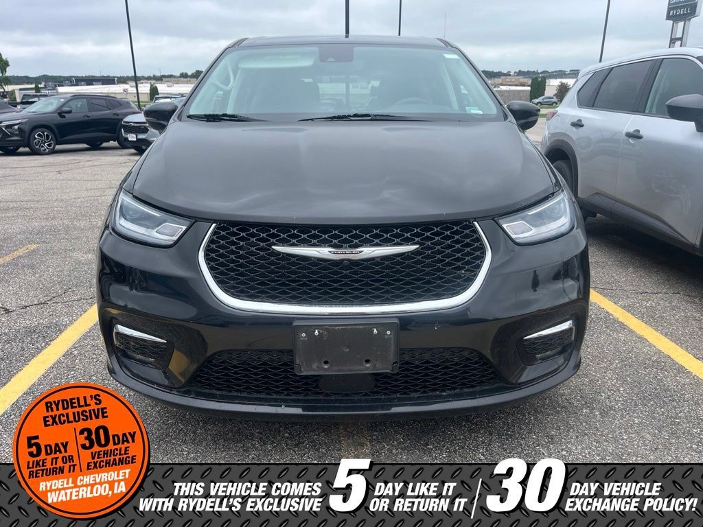 Used 2024 Chrysler Pacifica Touring-L FWD image 2
