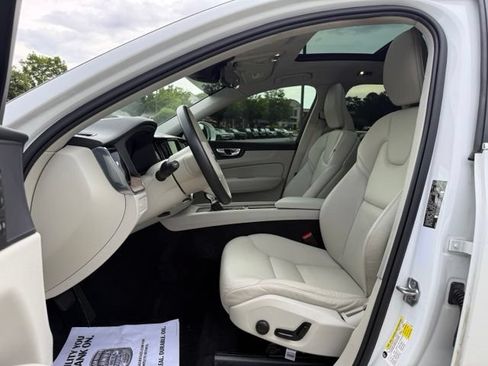 Used 2021 Volvo XC60 T5 Momentum FWD image 13