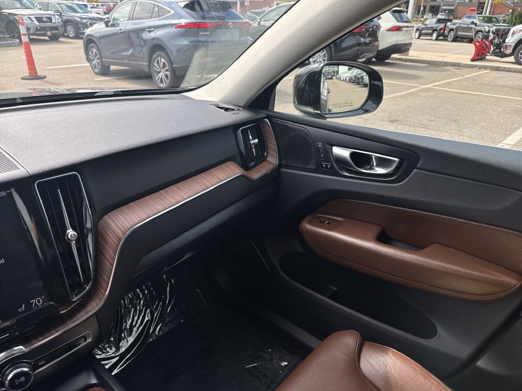 Used 2019 Volvo XC60 T5 Momentum w/ Protection Package Premier AWD/4WD image 28