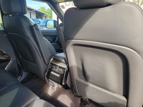 Used 2025 Land Rover Range Rover Sport SE image 12