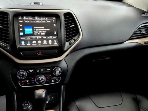 Used 2017 Jeep Cherokee Limited AWD/4WD image 26