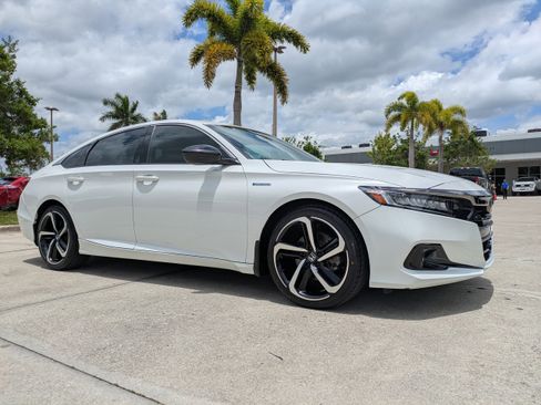 Used 2022 Honda Accord Sport image 2