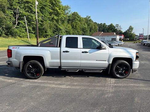 Used 2017 Chevrolet Silverado 1500 LT w/ Redline Edition AWD/4WD image 6