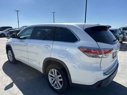 Used 2015 Toyota Highlander LE FWD image 3