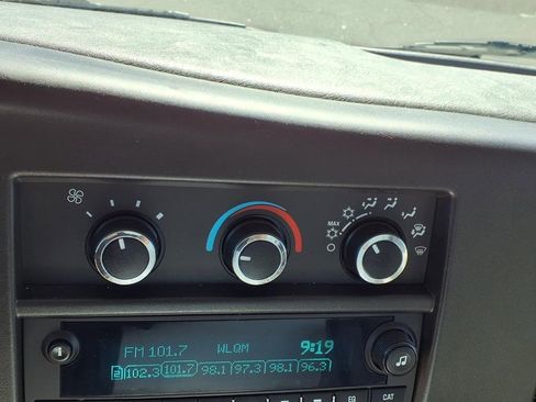 Used 2020 Chevrolet Express 3500 w/ Driver Convenience Package image 34