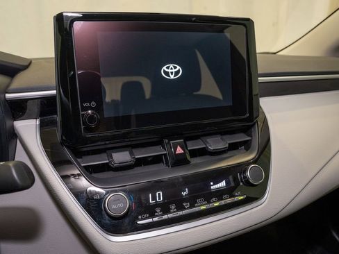 Used 2023 Toyota Corolla LE image 12