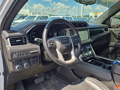 Used 2022 GMC Yukon XL Denali w/ Denali Ultimate Package AWD/4WD image 13
