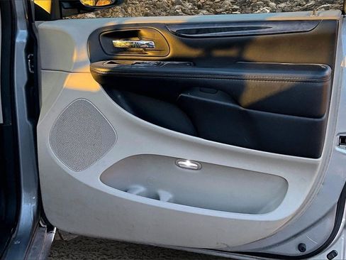 Used 2019 Dodge Grand Caravan SE image 22