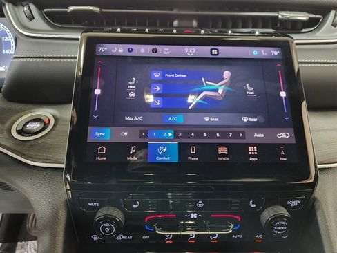 New 2025 Jeep Grand Cherokee Limited w/ Trailer Tow Package image 22