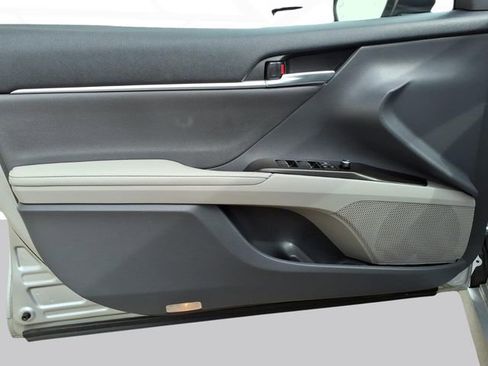 Used 2023 Toyota Camry XLE image 10