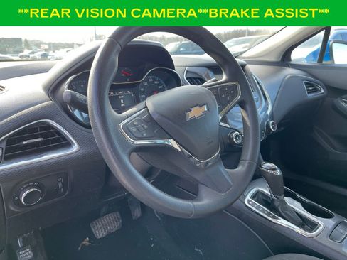 Used 2017 Chevrolet Cruze LT w/ Convenience Package image 8