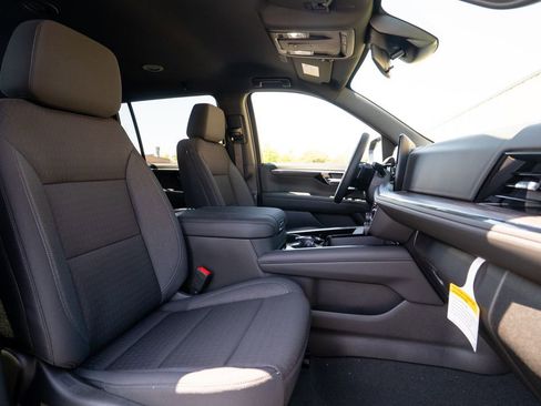 New 2025 Chevrolet Suburban LS image 12