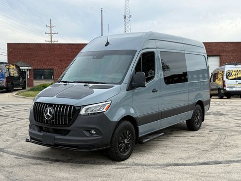 Used 2023 Mercedes-Benz Sprinter 2500 image 3