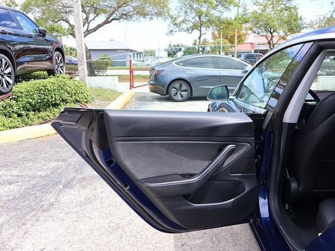Used 2018 Tesla Model 3 Long Range image 23