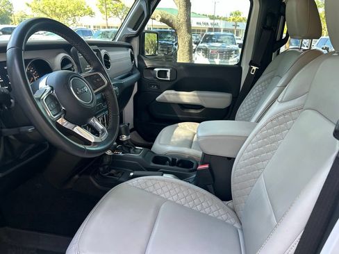Used 2022 Jeep Gladiator Overland AWD/4WD image 11