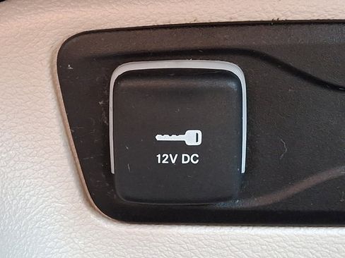 Used 2024 Chrysler Pacifica Touring-L FWD image 22