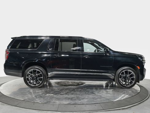 Used 2024 Chevrolet Suburban RST w/ Luxury Package AWD/4WD image 8