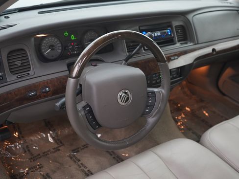 Used 2009 Mercury Grand Marquis LS RWD image 20