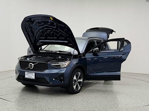 New 2026 Volvo XC40 B5 Plus w/ Protection Package Premier AWD/4WD image 9