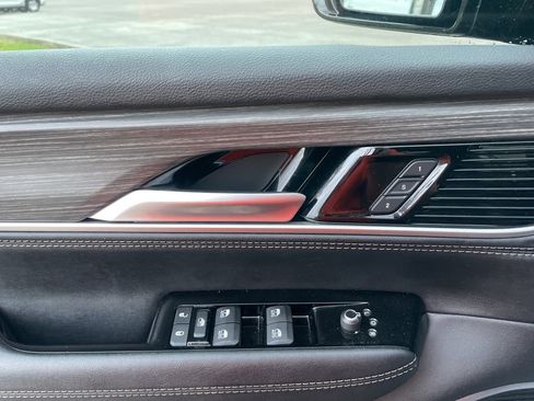 Used 2024 Jeep Wagoneer L Series II w/ Flexible Seating Group image 17