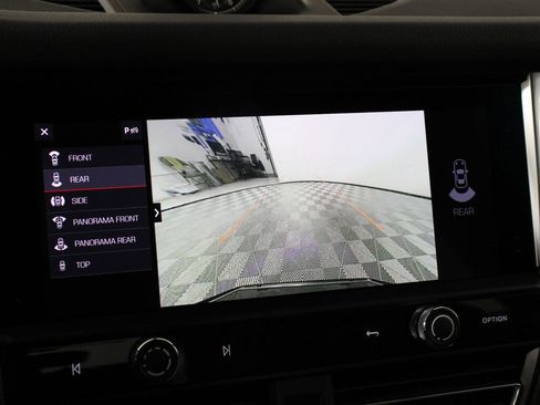 Certified 2023 Porsche Macan AWD/4WD image 17