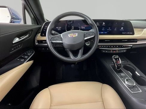 Used 2025 Cadillac XT4 Premium Luxury w/ Technology Package AWD/4WD image 8