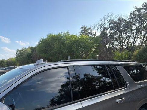 Used 2021 Chevrolet Suburban Z71 w/ Z71 Signature Package AWD/4WD image 25