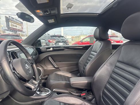 Used 2012 Volkswagen Beetle 2.0T w/ Lamp & Wheel Pkg image 17
