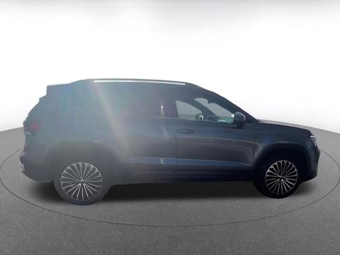 Used 2025 Volkswagen Taos SE image 15