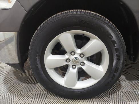 Used 2023 RAM 1500 Classic SLT AWD/4WD image 7