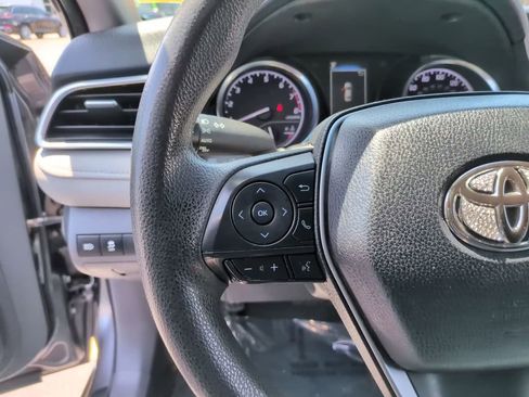 Used 2018 Toyota Camry LE FWD image 19