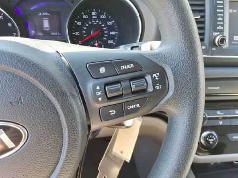 Used 2021 Kia Sedona LX image 26