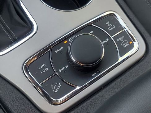 Used 2021 Jeep Grand Cherokee Overland image 33