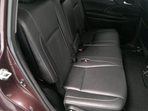 Used 2017 Toyota Highlander XLE image 30