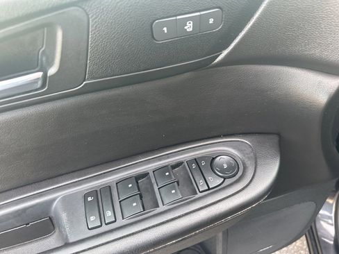 Used 2015 GMC Acadia SLT image 18