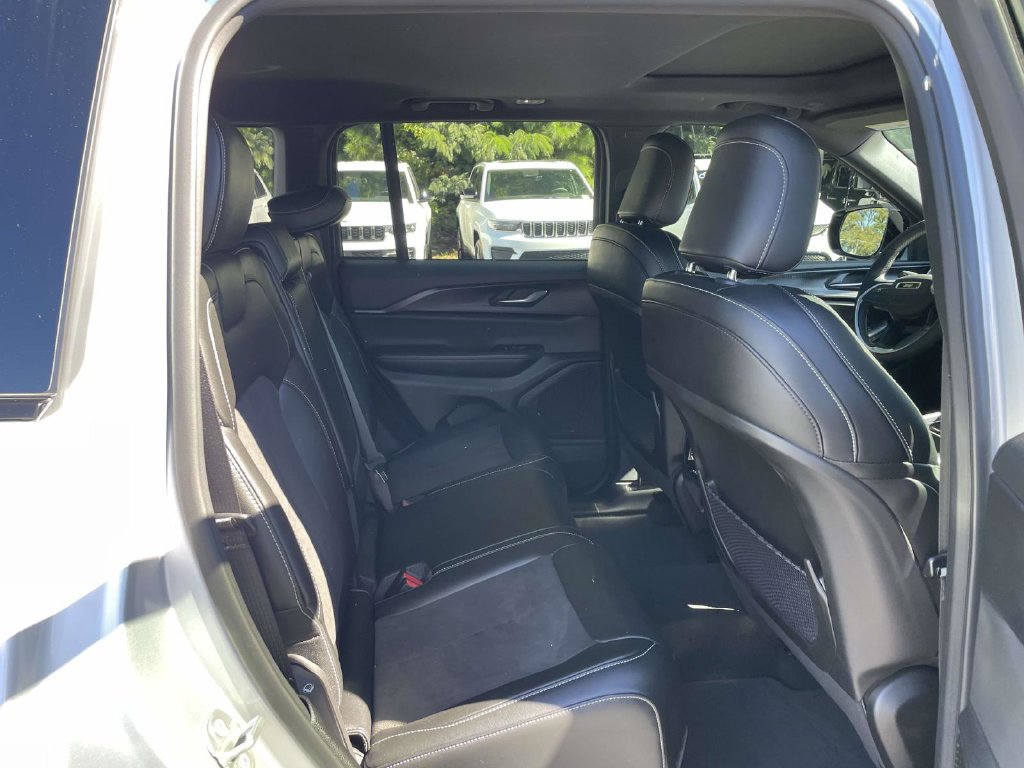 Certified 2024 Jeep Grand Cherokee Altitude RWD image 17