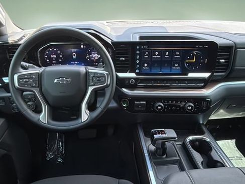 Used 2026 Chevrolet Silverado 1500 LT Trail Boss w/ LPO, Dark Essentials Package AWD/4WD image 10