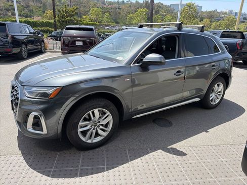 Used 2022 Audi Q5 2.0T Premium w/ Convenience Package AWD/4WD image 3