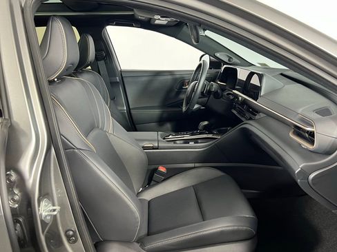 Used 2025 Toyota Crown Platinum image 31