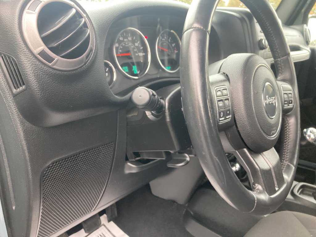 Used 2015 Jeep Wrangler Unlimited Sport w/ Connectivity Group AWD/4WD image 17