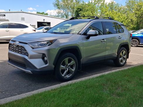 Used 2019 Toyota RAV4 Limited w/ Carpet Mat Package AWD/4WD image 3