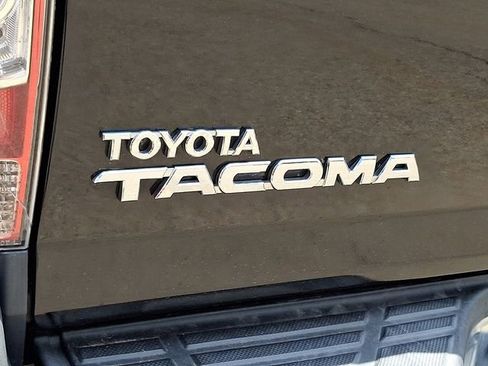 Used 2015 Toyota Tacoma 4x4 Access Cab V6 w/ SR5 Package image 28